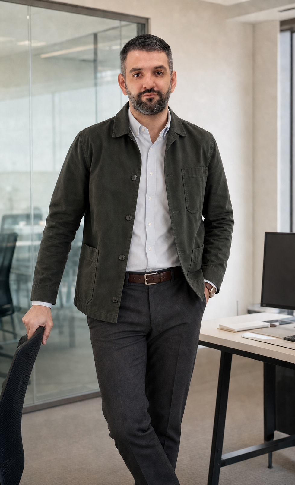Erico Sosa en un entorno de trabajo corporativo